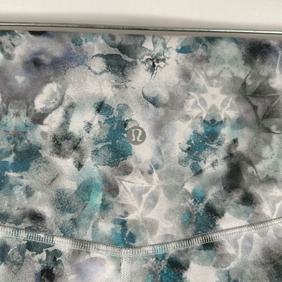 Lululemon Blue & White Kaleidofloral Multi Align Shorts 8” - Picture 7 of 7